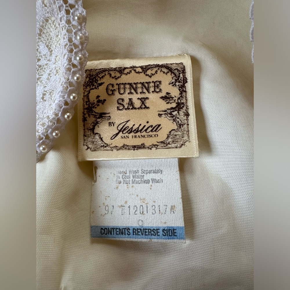 1980’s Gunne Sax Wedding Gown - Picture 4 of 11